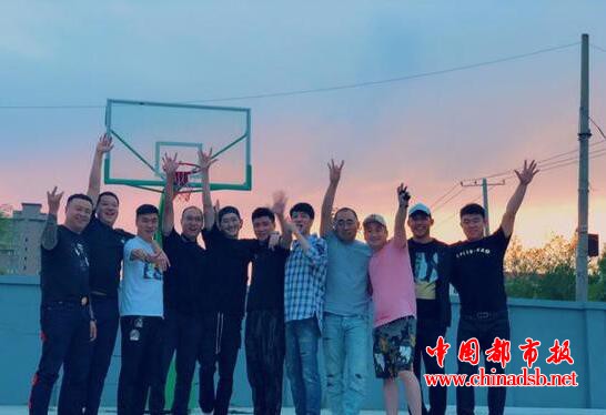 张翰晒与同学聚会